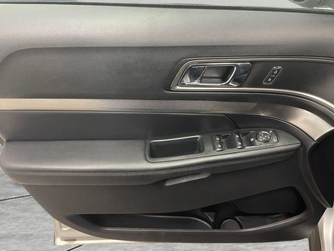 Used 2019 Ford Explorer XLT w/ Equipment Group 201A image 16