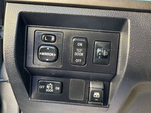 Used 2017 Toyota Tundra SR5 AWD/4WD image 21