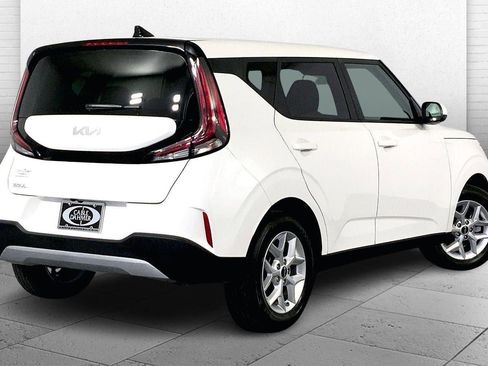 Used 2025 Kia Soul LX image 13