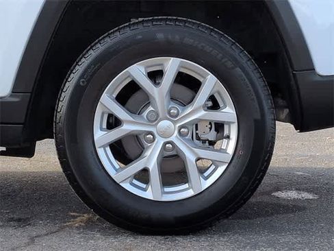 Used 2023 Jeep Grand Cherokee Limited image 14