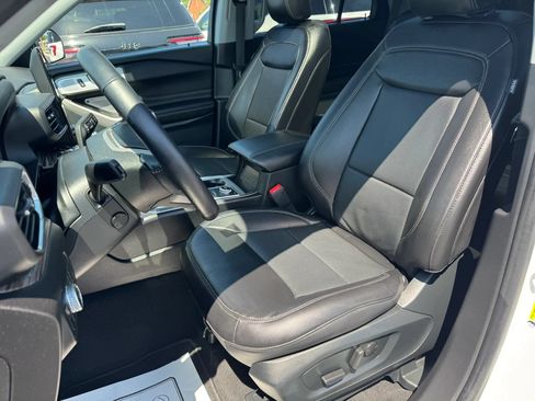 Used 2022 Ford Explorer Limited w/ Limited Technology Package AWD/4WD image 5