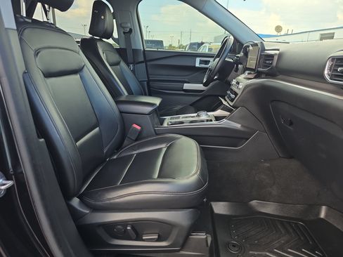 Used 2021 Ford Explorer XLT w/ Equipment Group 202A RWD image 15