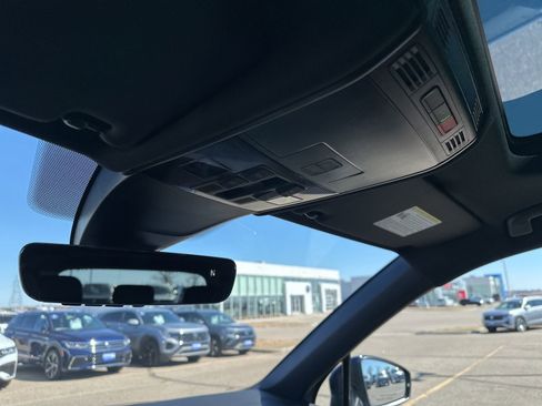 Certified 2022 Volkswagen Tiguan SEL R-Line image 75