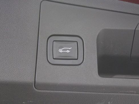 Used 2017 Cadillac XT5 Luxury image 16