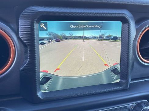 Used 2022 Jeep Gladiator Mojave w/ Cold Weather Group image 17