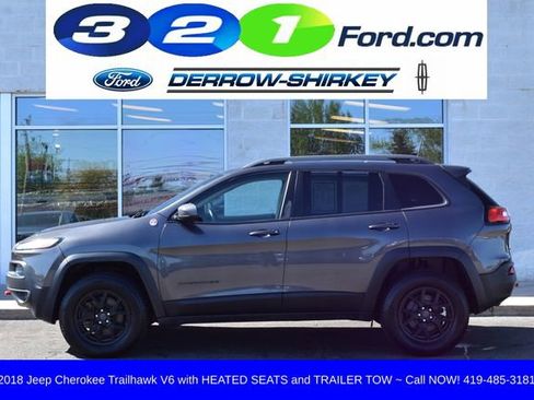 Used 2018 Jeep Cherokee Trailhawk w/ Cold Weather Group AWD/4WD image 2