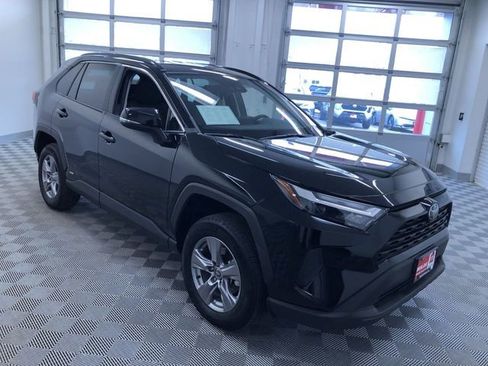 Used 2025 Toyota RAV4 XLE AWD/4WD image 37