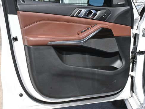 Used 2020 BMW X5 M50i w/ Executive Package image 19