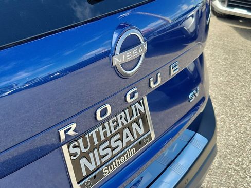 Used 2023 Nissan Rogue SV FWD image 6