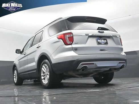 Used 2017 Ford Explorer XLT w/ Equipment Group 202A FWD image 21