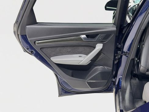 Used 2018 Audi SQ5 Premium Plus w/ Navigation Package image 23