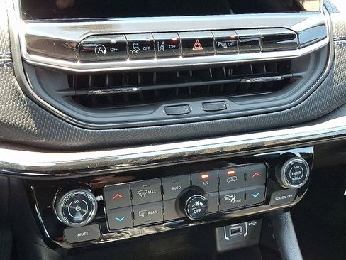 New 2026 Jeep Compass Limited w/ Sun, Sound & Navigation Group AWD/4WD image 12