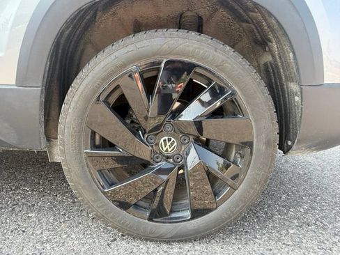 Used 2024 Volkswagen Taos SEL AWD/4WD image 7