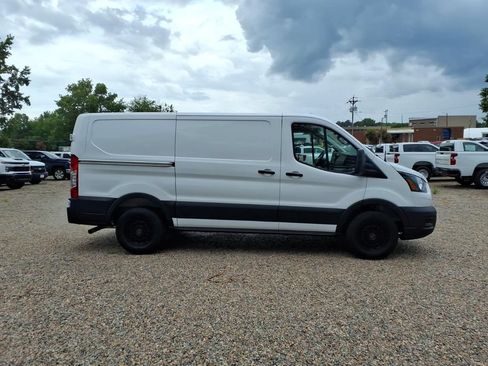 Used 2025 Ford Transit 150 Low Roof RWD image 8