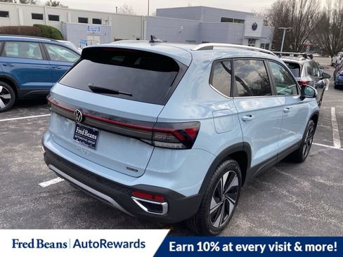 New 2026 Volkswagen Taos SE image 5