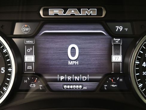 Used 2022 RAM 1500 Laramie AWD/4WD image 16