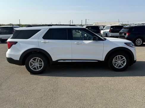 New 2025 Ford Explorer Active w/ Active Comfort Package image 9