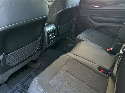 New 2025 Jeep Grand Cherokee L Laredo image 9