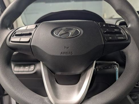 Used 2020 Hyundai Venue SEL FWD image 18