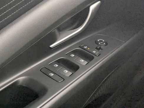 Used 2024 Hyundai Elantra SEL FWD image 17