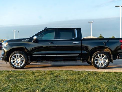 Used 2023 Chevrolet Silverado 1500 High Country AWD/4WD image 4