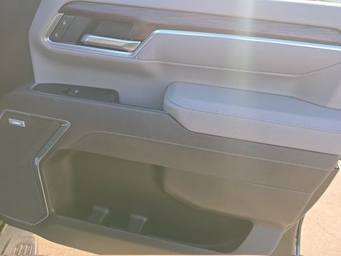 Used 2025 GMC Sierra 2500 SLT w/ SLT Premium Package image 15