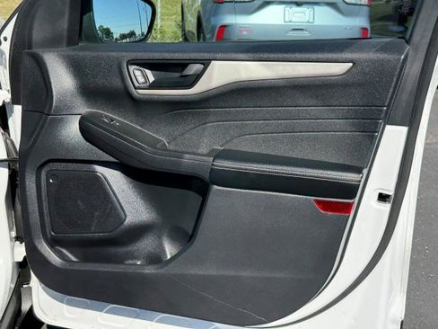 Used 2022 Ford Escape S image 21