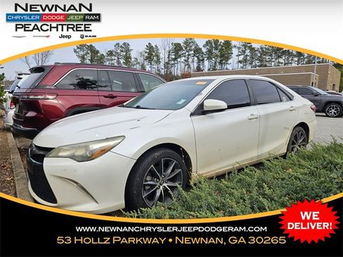 Used 2015 Toyota Camry XSE image 1