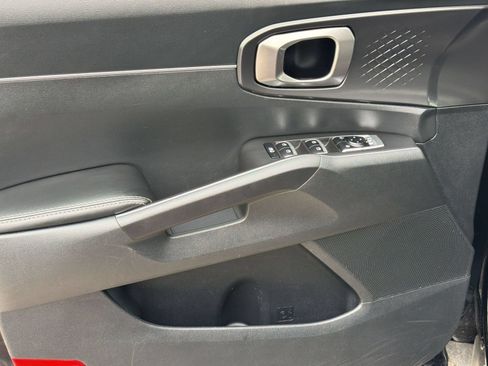 Used 2024 Kia Sorento S AWD/4WD image 13