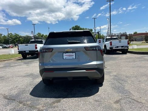 New 2026 Chevrolet Equinox LT w/ Convenience Package II FWD image 4