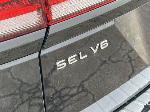 Used 2023 Volkswagen Atlas SEL R-Line image 11