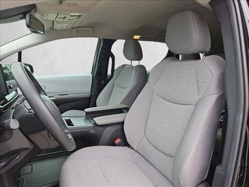 Used 2026 Toyota Sienna LE FWD image 16