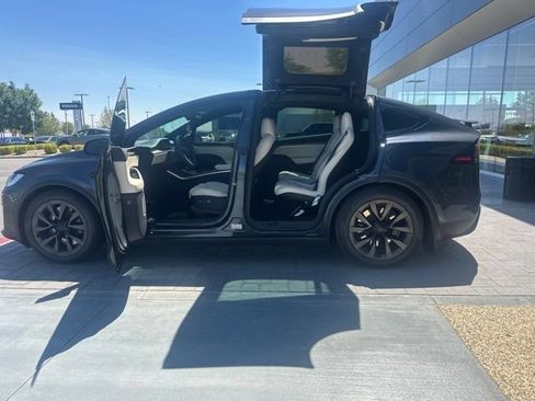 Used 2025 Tesla Model X AWD/4WD image 10