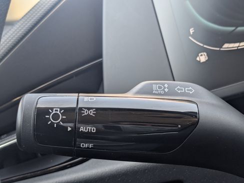 Used 2024 Kia Niro LX image 34