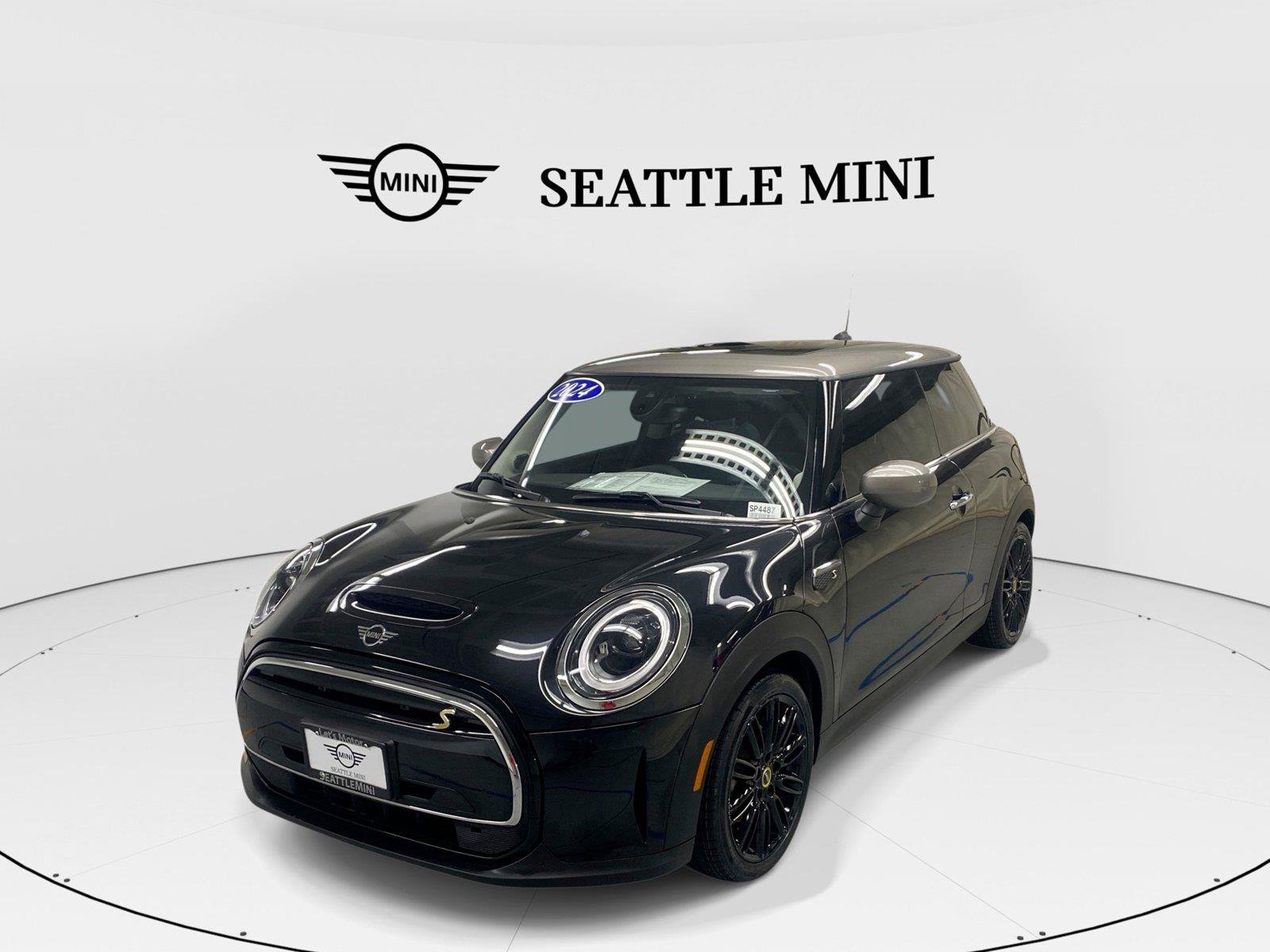 Used 2024 MINI Cooper SE FWD image 1