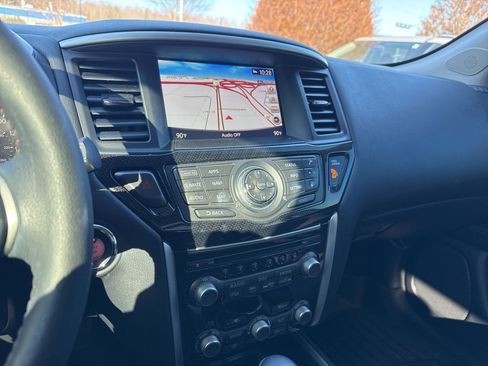 Used 2020 Nissan Pathfinder SL image 11