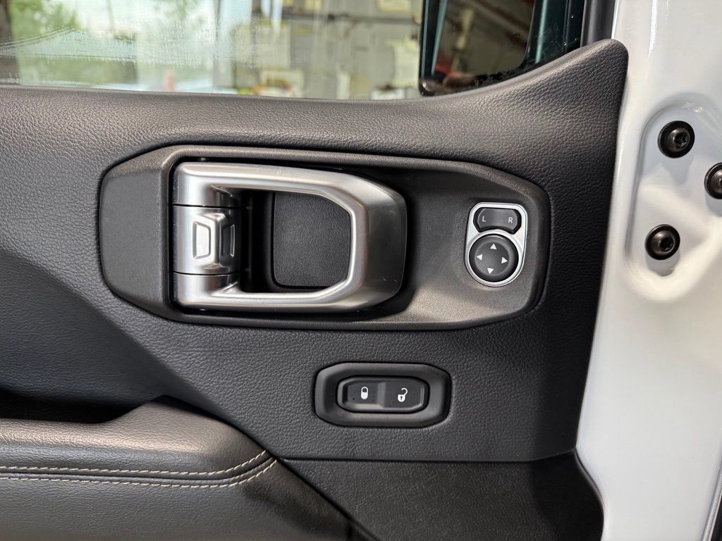 Used 2019 Jeep Wrangler Unlimited Sahara w/ Uconnect 4C Nav & Sound Group AWD/4WD image 32