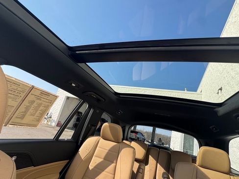 Used 2024 Mercedes-Benz GLS 450 4MATIC image 27