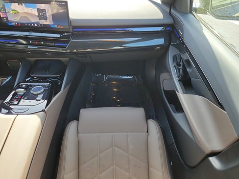 Used 2026 BMW 530i w/ M Sport Package image 18