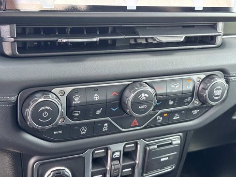 New 2026 Jeep Gladiator Mojave image 17