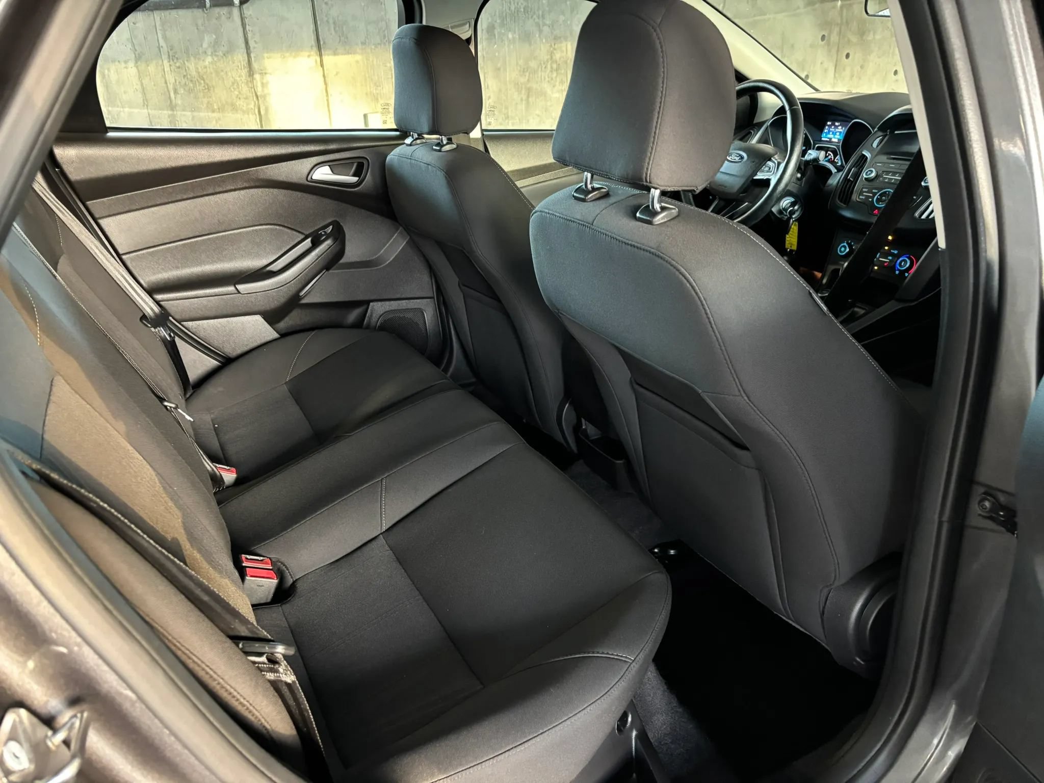 Used 2016 Ford Focus SE w/ SE Cold Weather Package FWD image 22