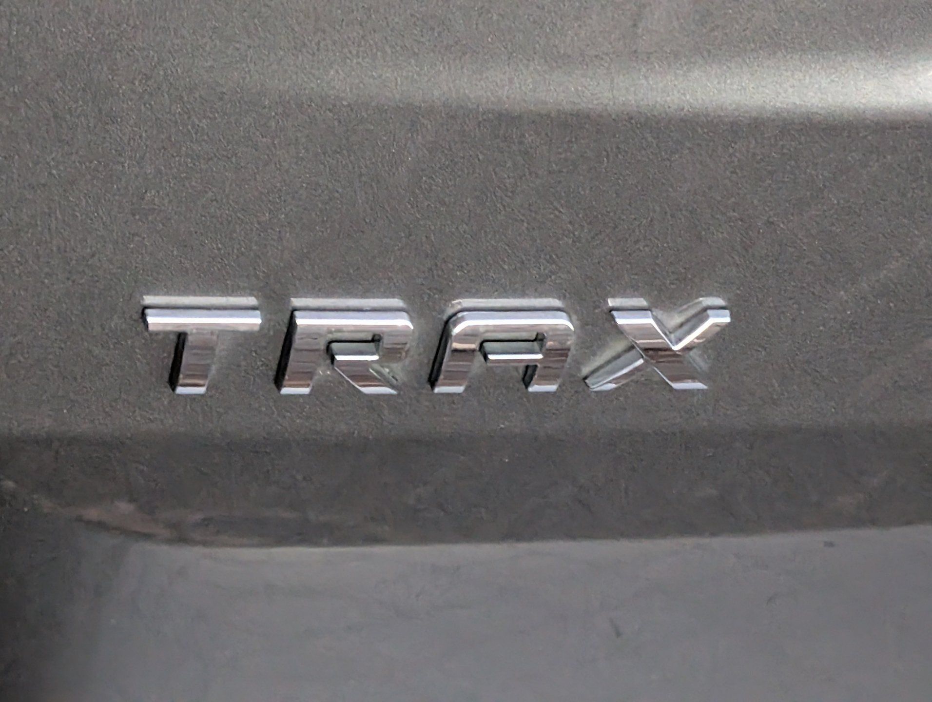 Used 2020 Chevrolet Trax LT w/ LT Convenience Package FWD image 2