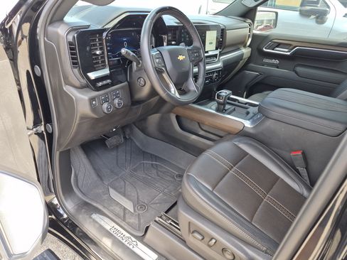 Used 2024 Chevrolet Silverado 1500 High Country AWD/4WD image 12