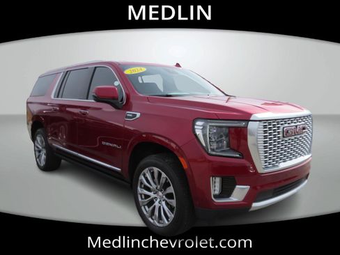 Used 2024 GMC Yukon XL Denali w/ Denali Reserve Package image 2