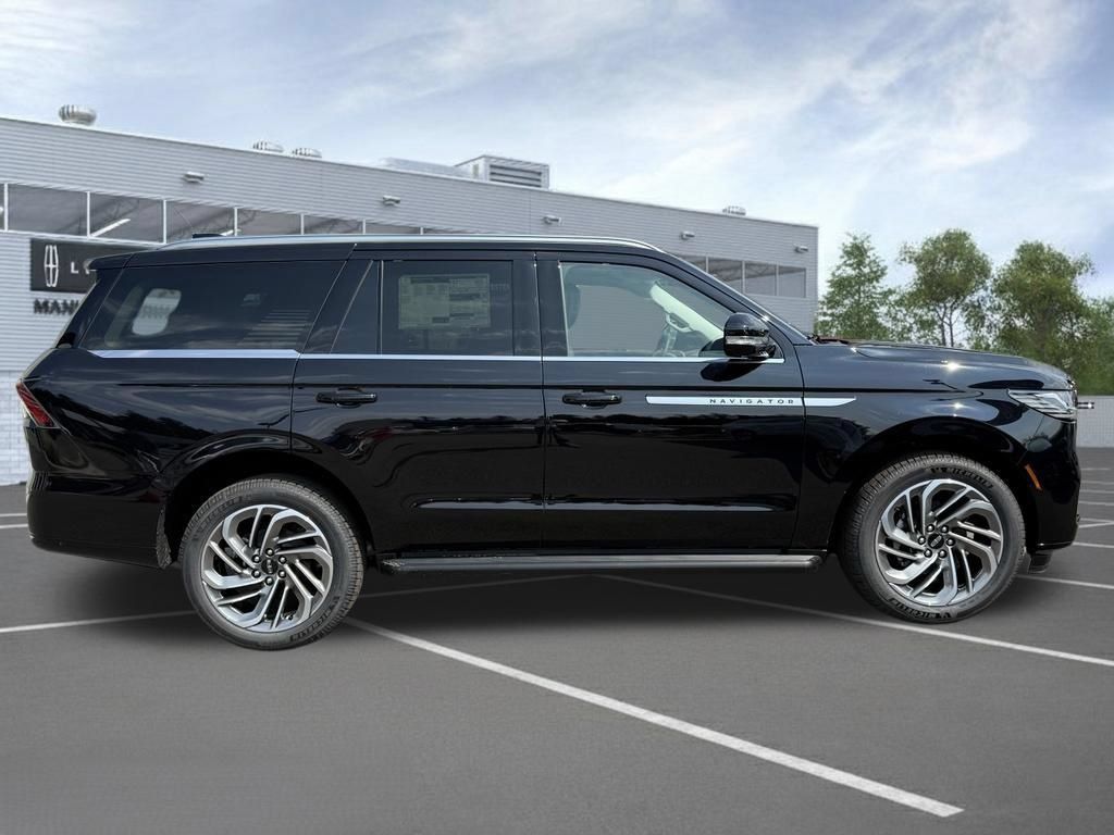 New 2027 Lincoln Navigator Premiere AWD/4WD image 3