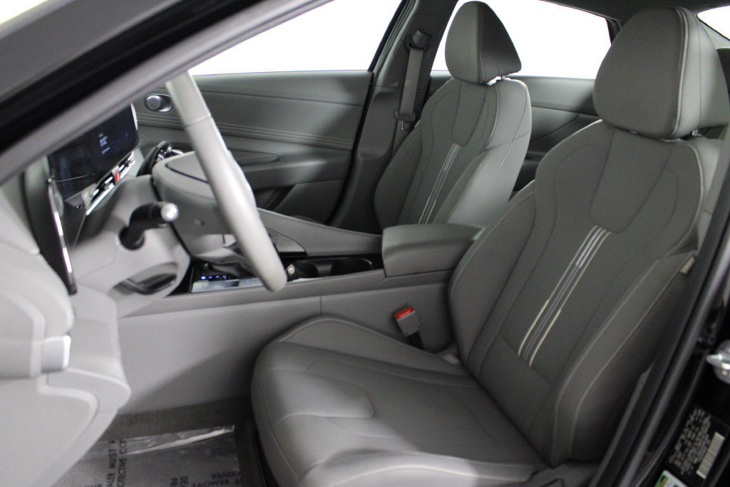Certified 2025 Hyundai Elantra SEL FWD image 20