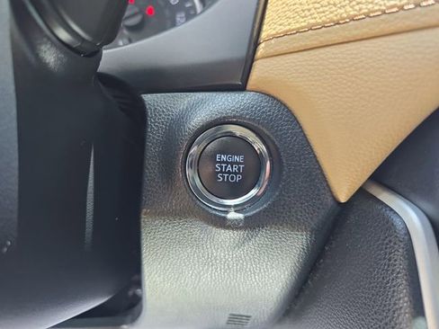 Used 2020 Toyota RAV4 XLE w/ Convenience Package FWD image 27