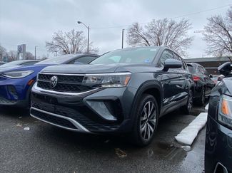 Certified 2024 Volkswagen Taos SE video 1