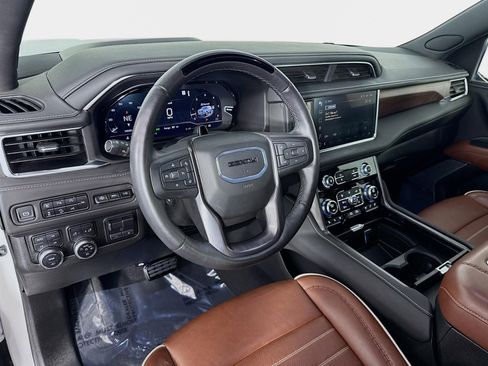 Certified 2024 GMC Yukon Denali Ultimate image 9