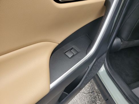 Certified 2021 Toyota RAV4 XLE FWD image 16